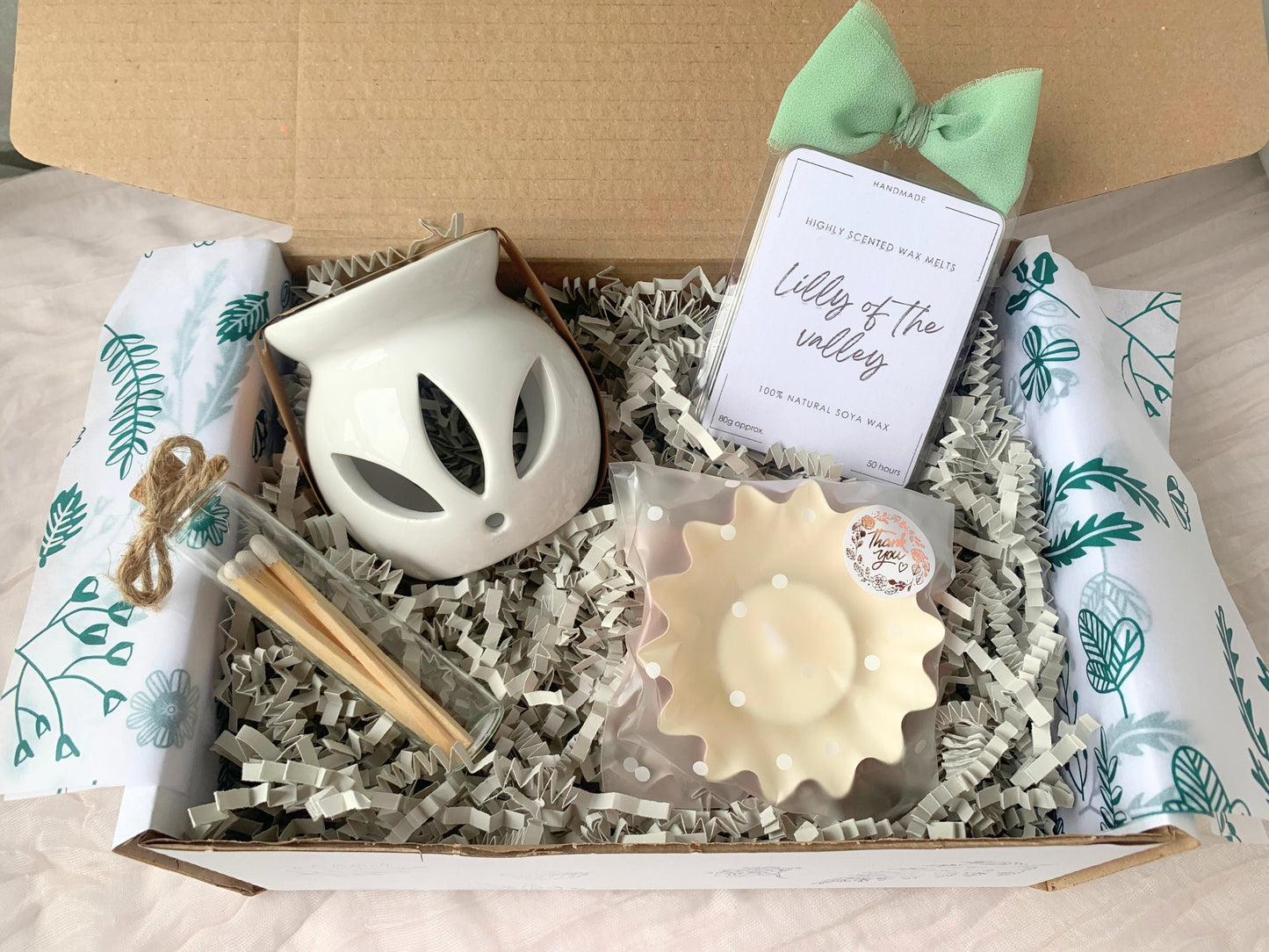 Wax Burner Starter Set House Warming Gift Set Strong Wax Melts Gift Box With Highly Scented Soy Wax Melt Clamshell Ceramic Oil Burner Gifts